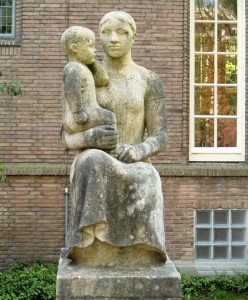 han wezelaar 'moeder en kind' - foto: loek van vlerken 20.01.2011